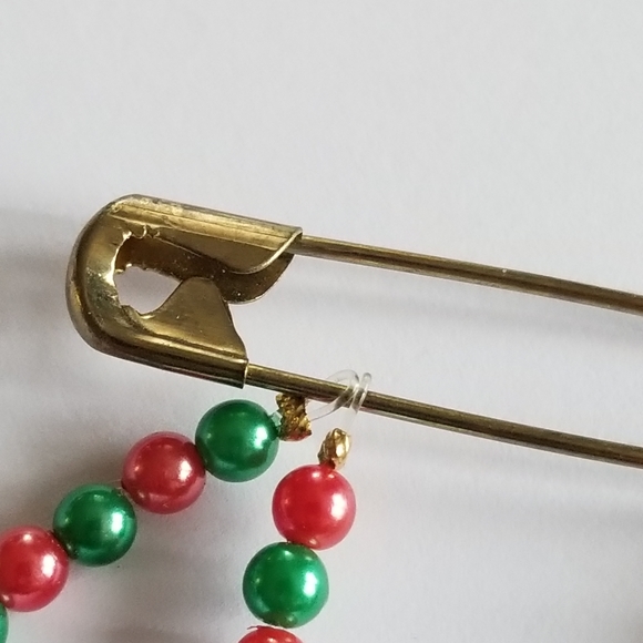 Handmade Merry Christmas brooch beaded letters safety pin red green - Picture 10 of 11